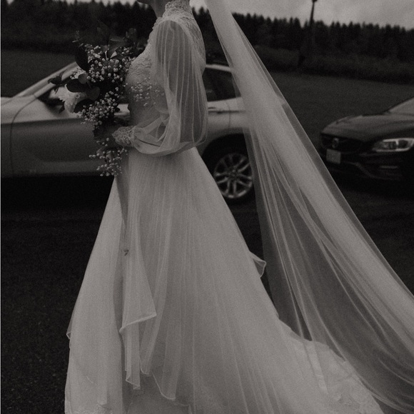 Vintage wedding gown - Picture 2 of 8